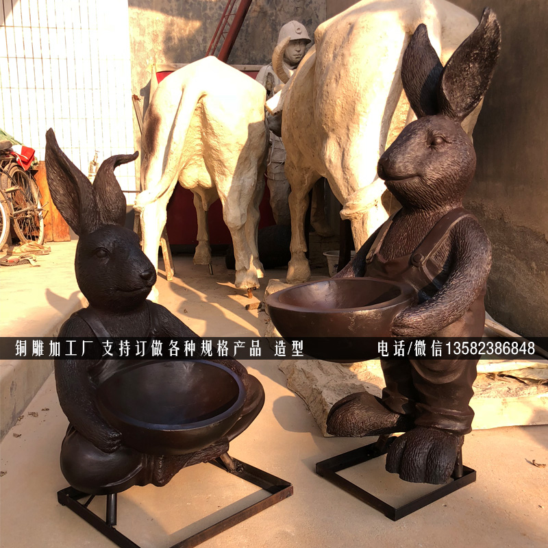 铜雕兔子雕塑批发厂家,曲阳动物铜雕报价销售,园林草坪兔子铜雕现货销售